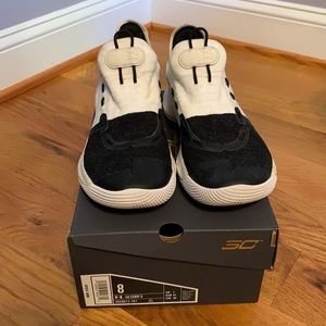 Men’s Curry 6 UA basketball shoes